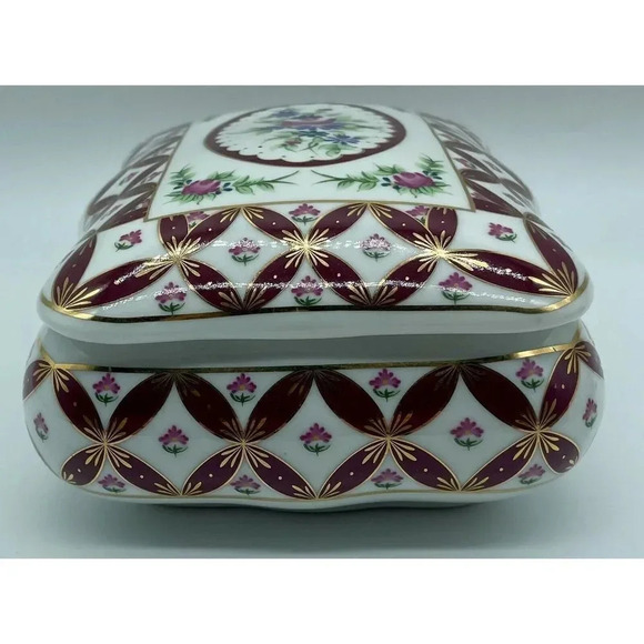 Design Limited Edition 2003 Lidded Ceramic Vintage Trinket Box 7”L x 5.5”W x 3”H - Picture 3 of 7